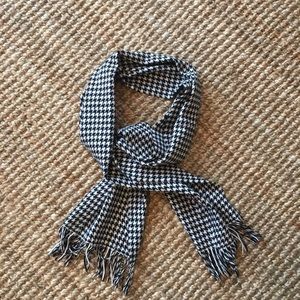 Black & White houndstooth scarf